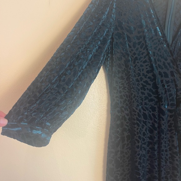 Emerald Leopard Velvet Wrap Dress Sz 12 Long Sleeve Animal Print V Neck Ruffle - Picture 12 of 13